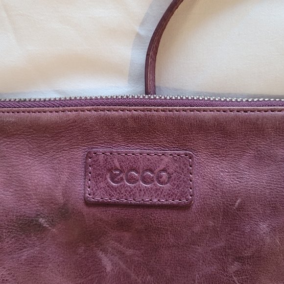 Mulberry Coloured Leather ECCO Crossover Bag - Picture 2 of 6